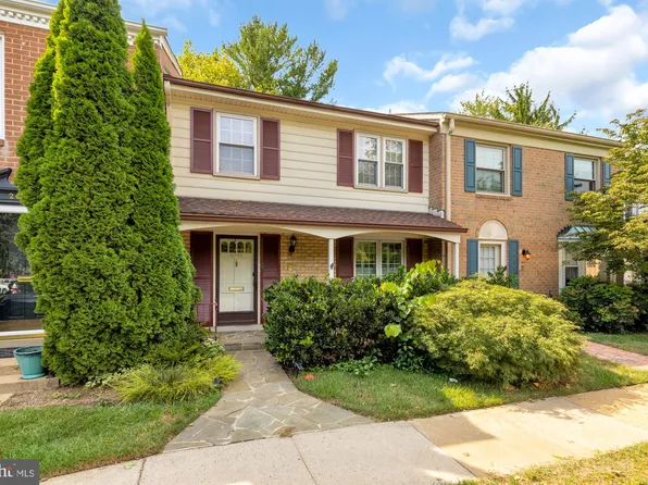 2040 Hopewood Dr, Falls Church, VA 22043