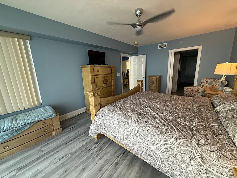 Large Oceanfront Master Bedroom