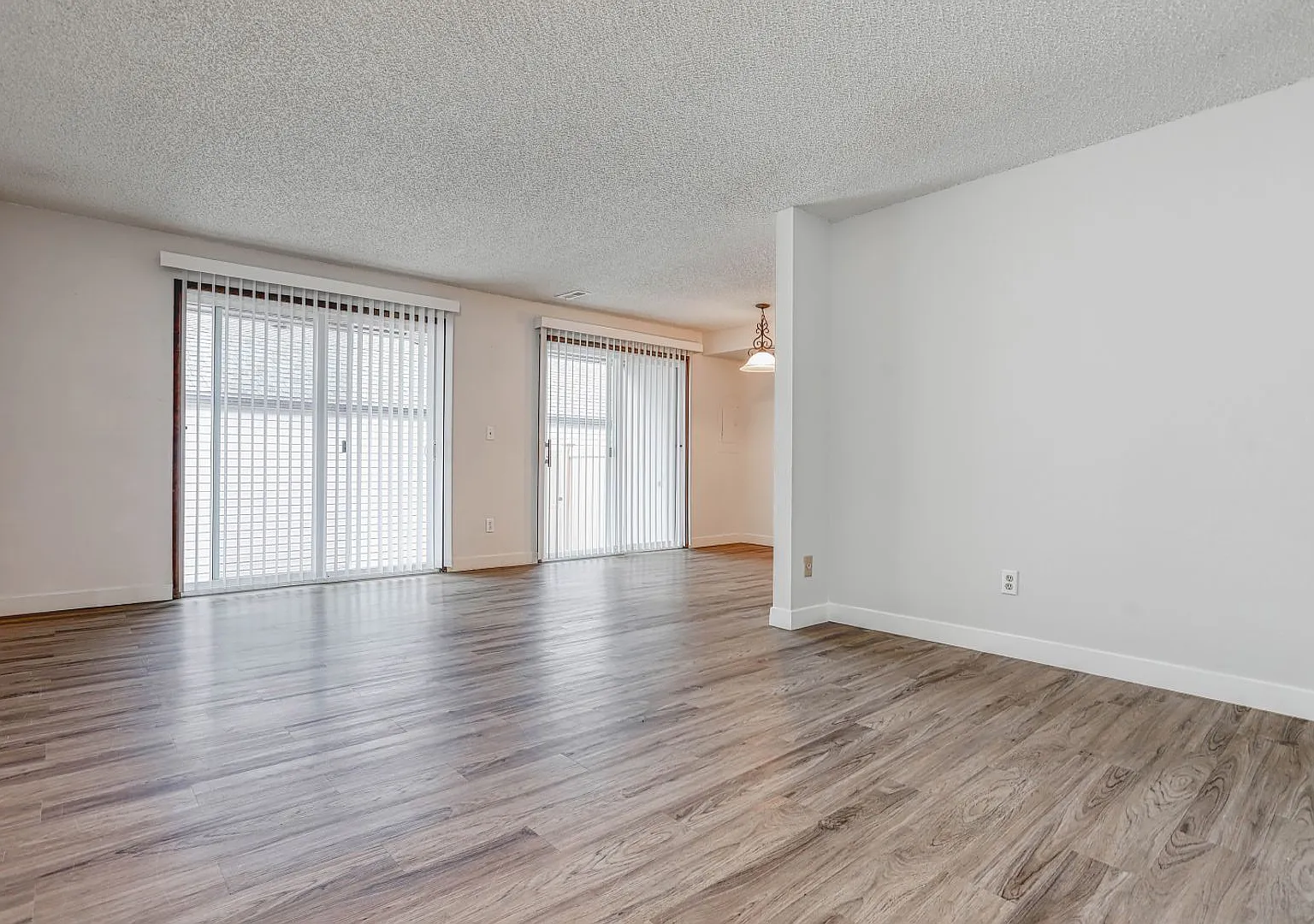 Prime Patio, Air Conditioning, Pool Access & Garage Space - Gated Community — Photo 3