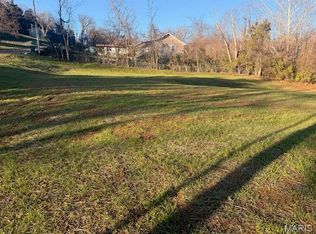 1 Eastview Dr, Fenton, MO 63026