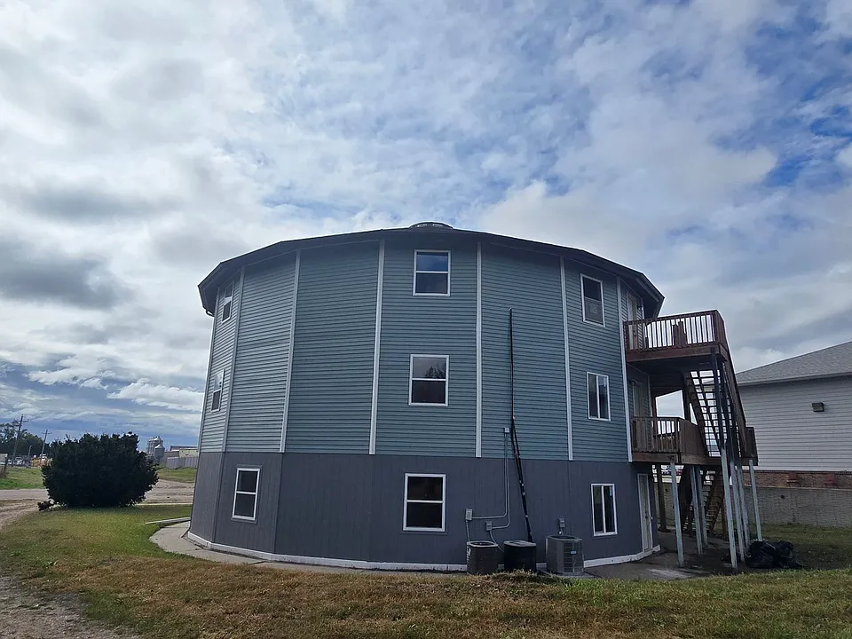 Building Photo 3