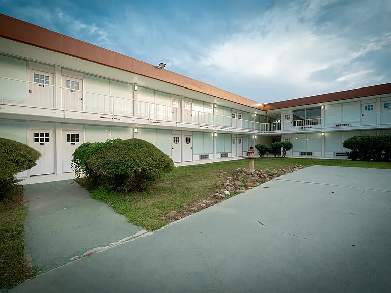 2000 Holiday Dr #A — Photo 10