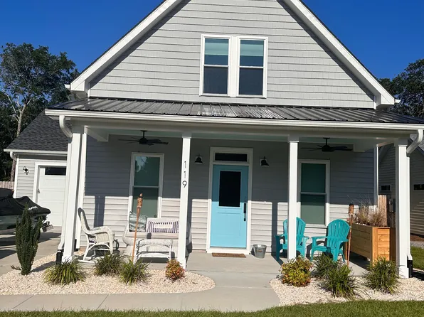 119 NE 10th St, Oak Island, NC 28465