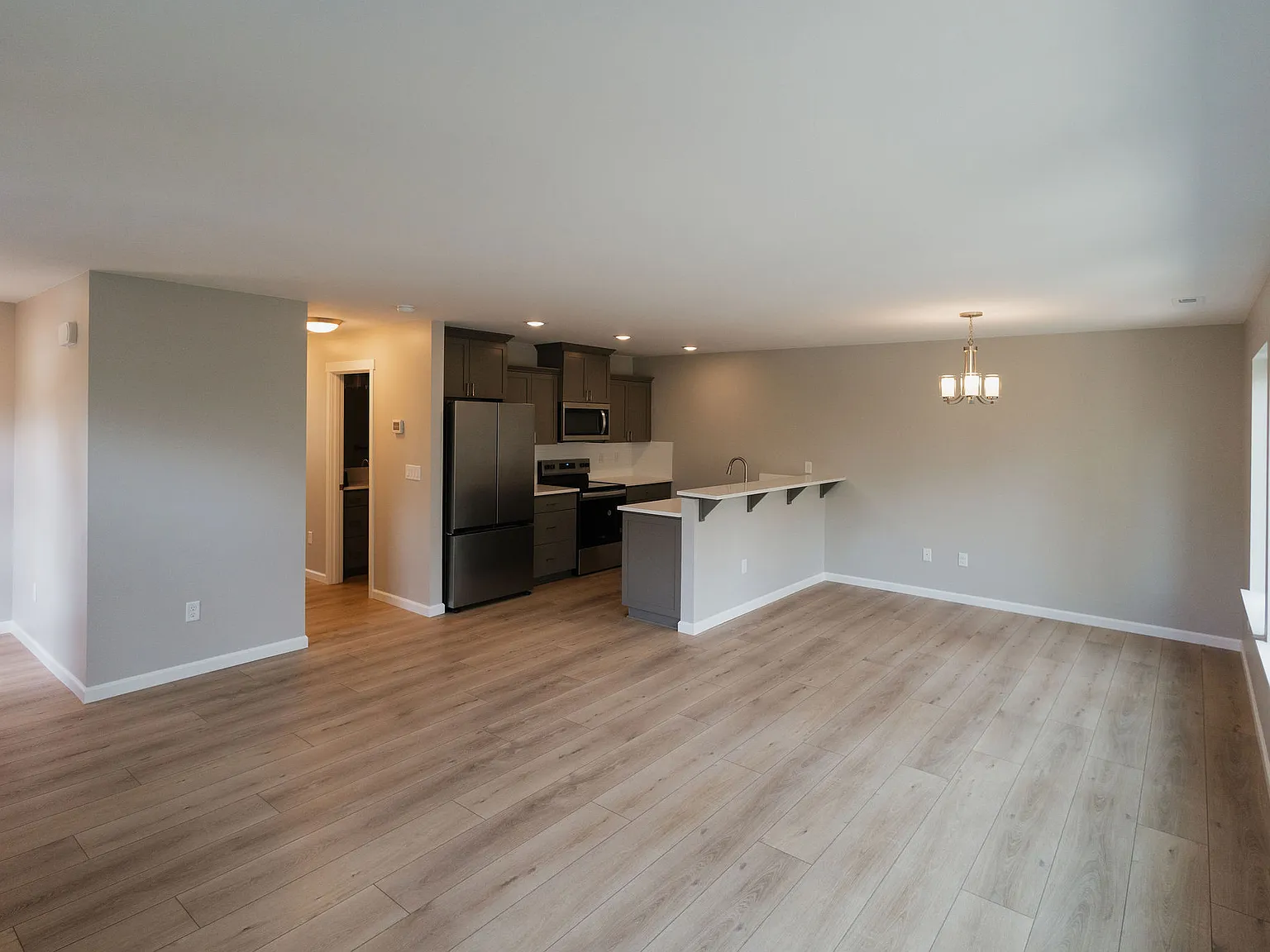 1318 Clearbrook Dr — Photo 2