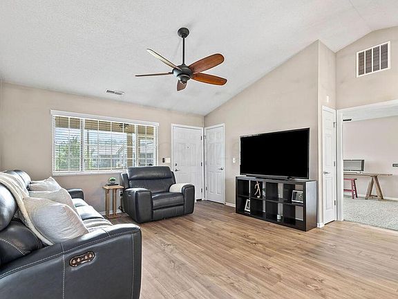 3rd image of 629 Monticello Ct