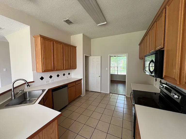 3633 Kimble Dr — Photo 6