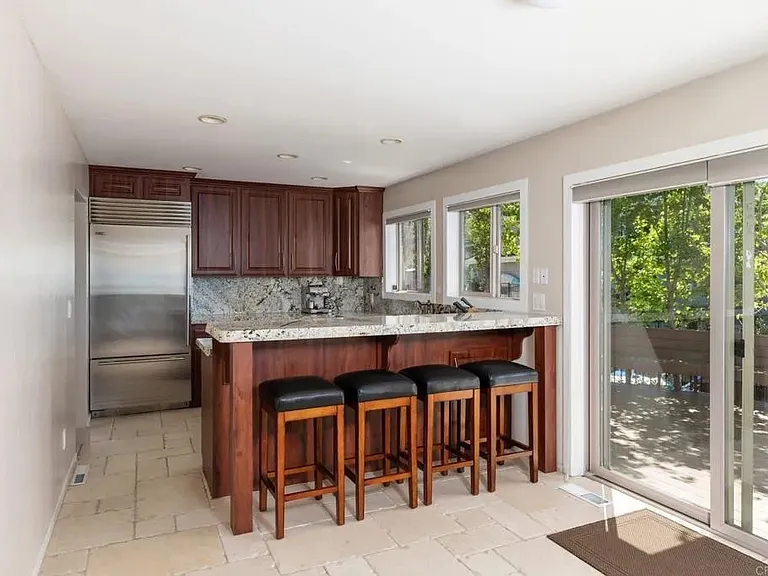 314 Beach Dr — Photo 17