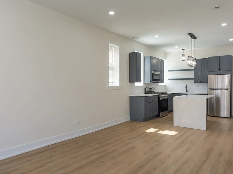 2036 N Hoyne Ave #2 — Photo 6