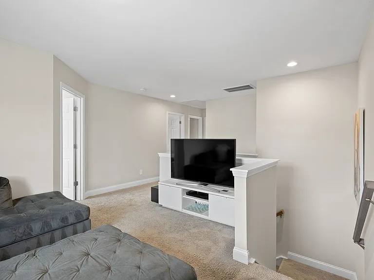 6179 Kilchurn Dr — Photo 10