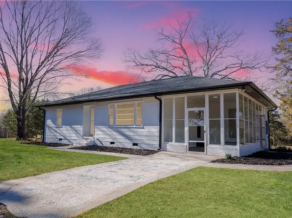 1342 S Walnut St, Seneca, SC 29678