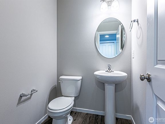 4th image of 2928 Mahogany Street NE