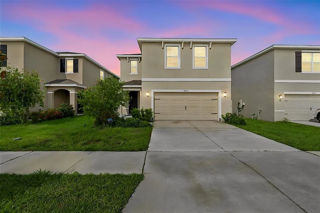 4 bed, 2.5 bath, 2328 sqft, $2,950 — Photo 1