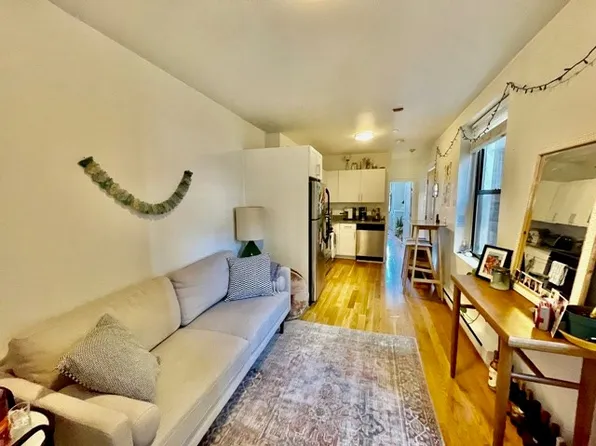 419 Hanover St, Boston, MA