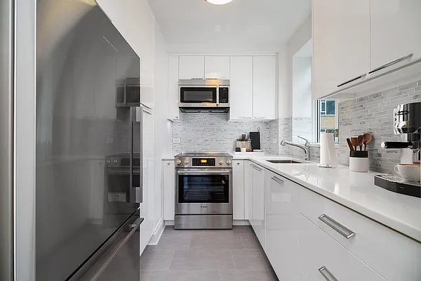 Rented by Central Park South Associates | media 19