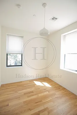 Rented by Hudson Real Estate International LLC | media 7