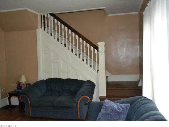 3rd image of 451 S Tuscarawas Ave