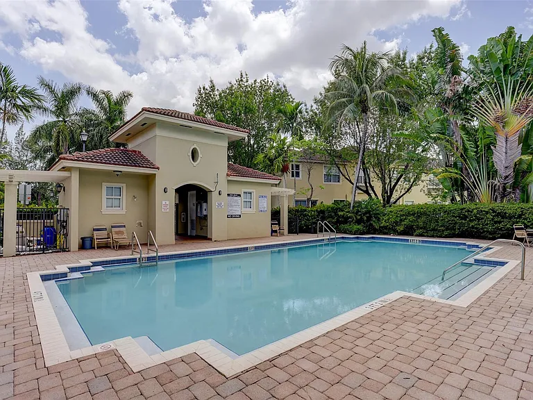 2851 W Prospect Rd #305 — Photo 30