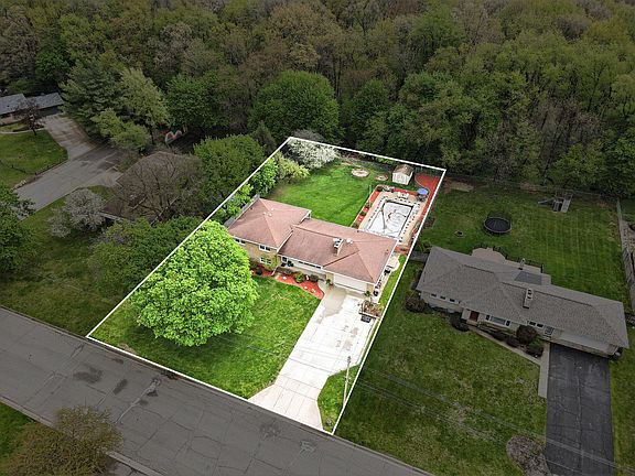 2nd image of 5037 Greenhill St
