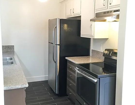 3rd image of 4423 Ambrose Ave APT 2