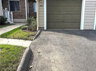 243 Foxboro Dr, Newington, CT 06111