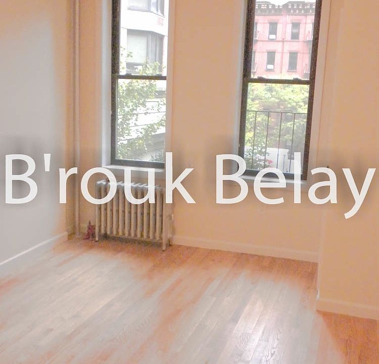 2nd image of 453 E 9th St