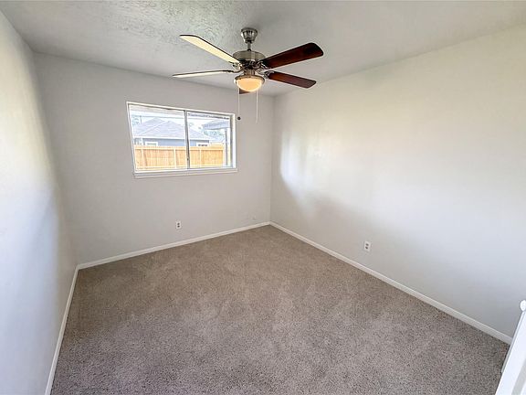 4th image of 311 Fir Ridge Dr