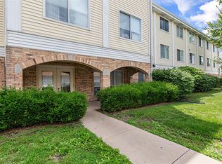 942 Guelbreth Ln APT 201, Saint Louis, MO 63141