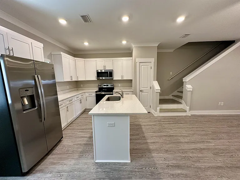 215 Date Palm Ln — Photo 9