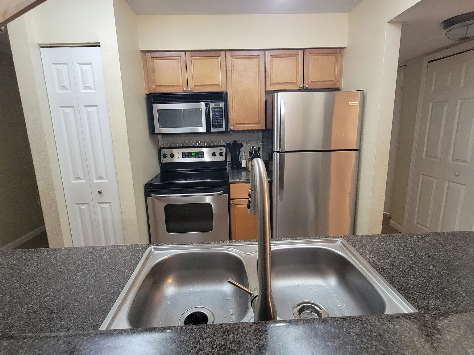 3 bed, 1138 sqft, $1,850 — Photo 3