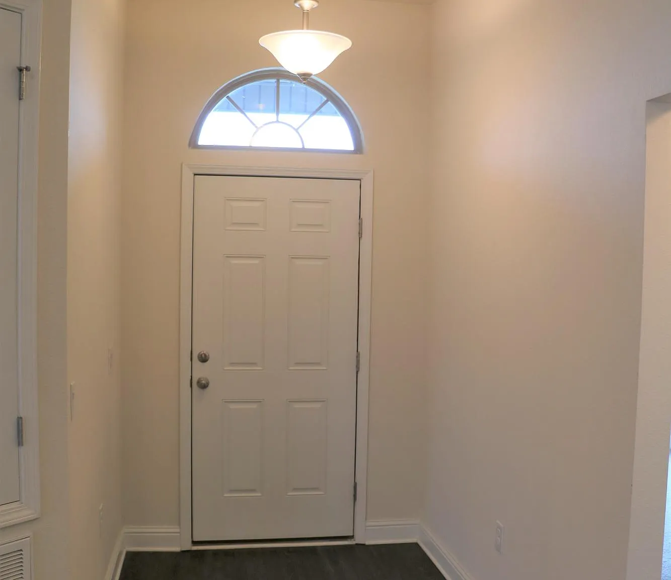 3 bed, 2.0 bath, 1318 sqft, $2,250 — Photo 3