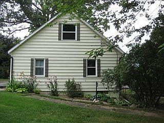3rd image of 212 W Jackson St