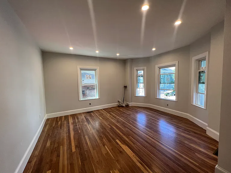 55 Lowell St #R1 — Photo 4
