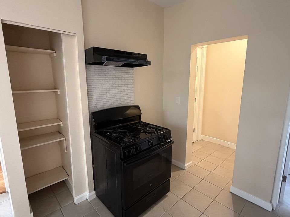 1st image of 373-375 Blatchley Ave #3C