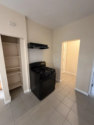 373-375 Blatchley Ave #3C Photo 1