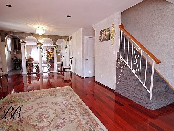 3rd image of 2337 E 72nd St