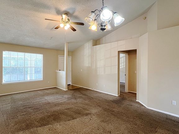 2nd image of 164 Reserve Cir #204-1