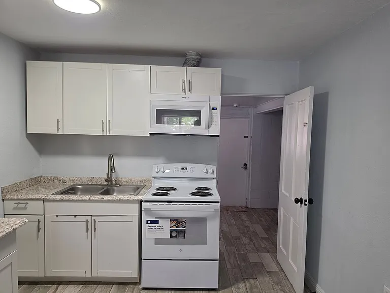 2205 S Park Ave — Photo 27