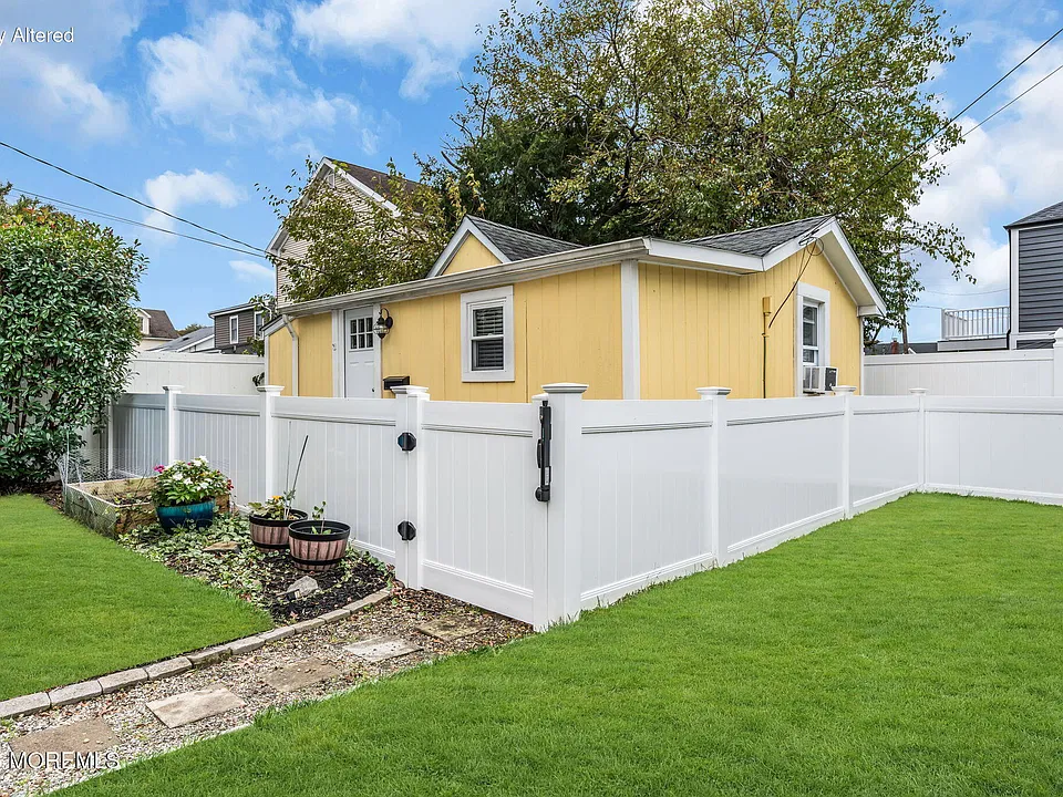 1607 River Rd #REAR COTTAGE