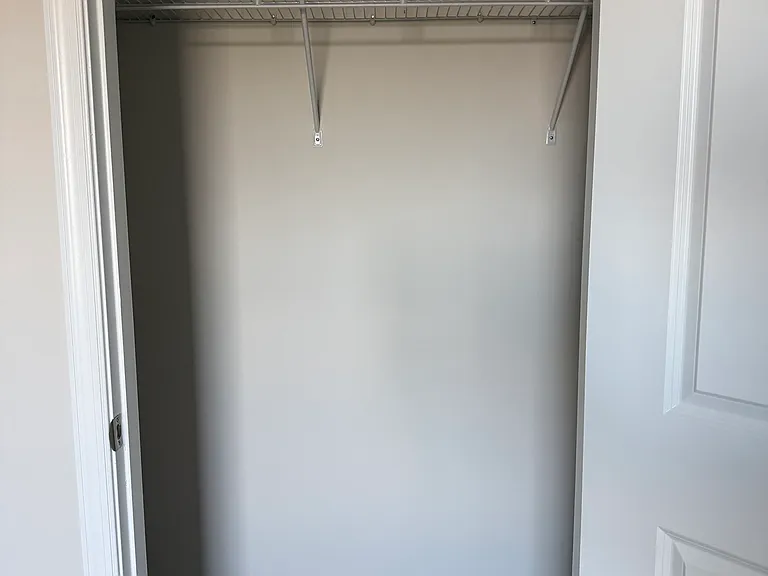 124 Essex Dr — Photo 18