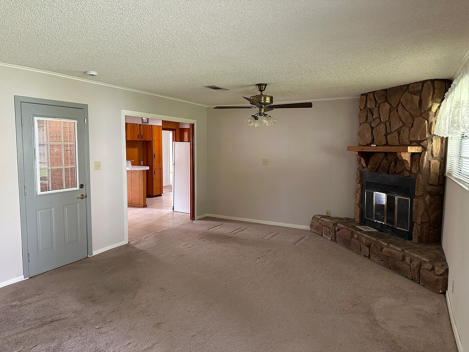 3 bed, 1725 sqft, $1,500 — Photo 2