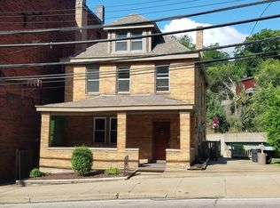 Stunning Three Bedroom on Bates St! Parking, Central Air Conditioning, Large Back Deck & More!! C..., Pittsburgh, PA 15213