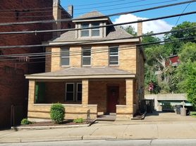 Stunning Three Bedroom on Bates St! Parking, Central Air Conditioning, Large Back Deck & More!! C..., 3 br / 1.0 ba, $2030