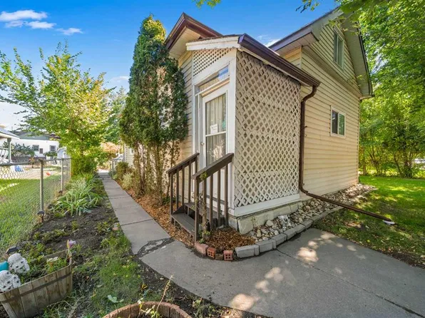 511B W Maple Ave SE, Medicine Hat, AB T1A 3A6