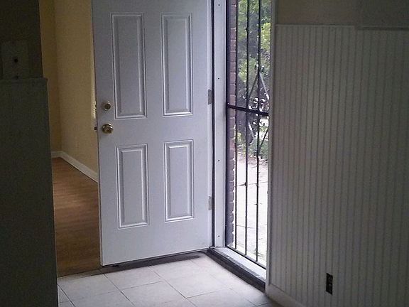 Kitchen side entrance