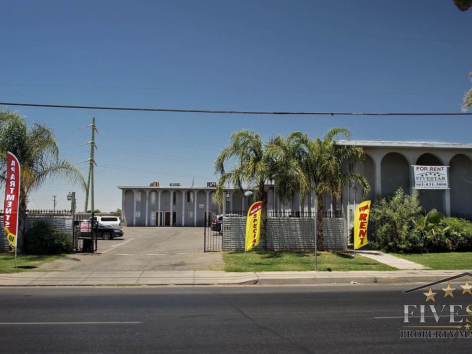 Street View of Apartment Building