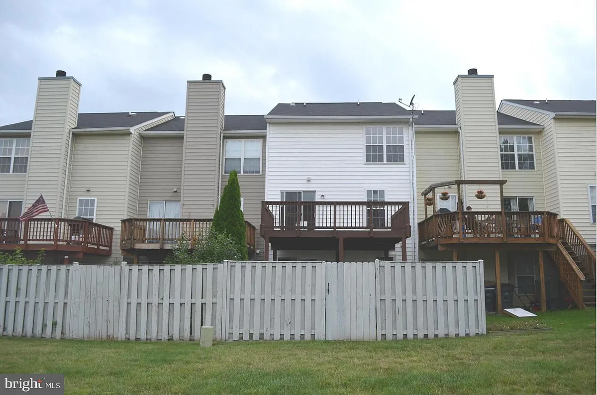 Building Photo - 17370 Avion Sq