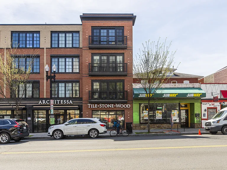 Nearby shopping and dining in Glover Park