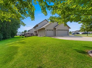 2759 Harbor Cove Ln, Green Bay, WI 54313
