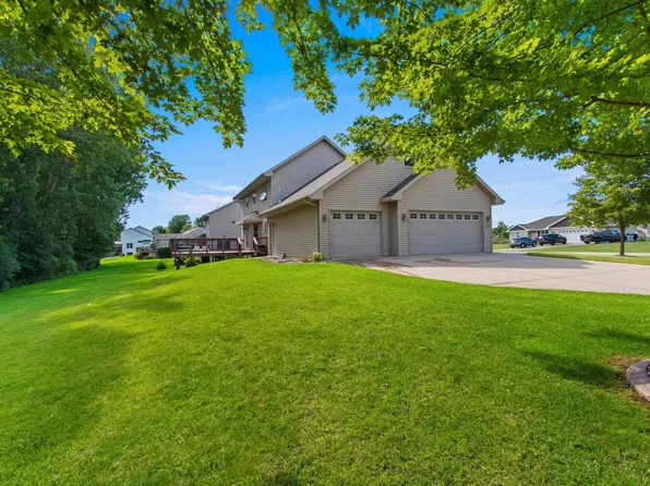 2759 Harbor Cove Ln, Green Bay, WI 54313