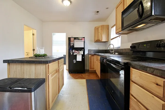 139 S Raleigh St — Photo 2